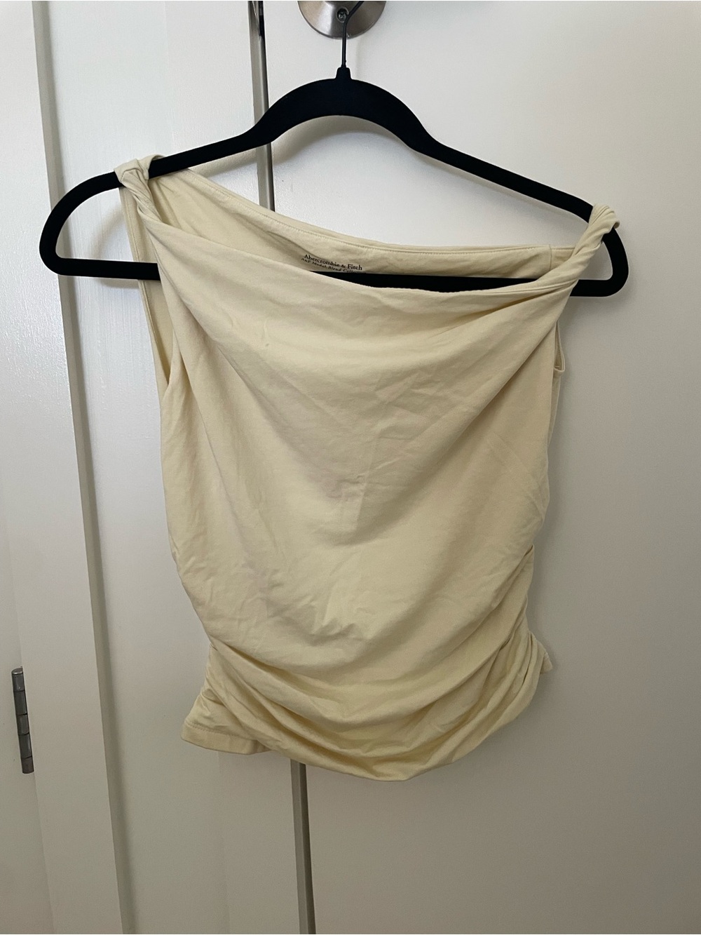 Abercrombie & Fitch Cream One-Shoulder Twist Camisole
